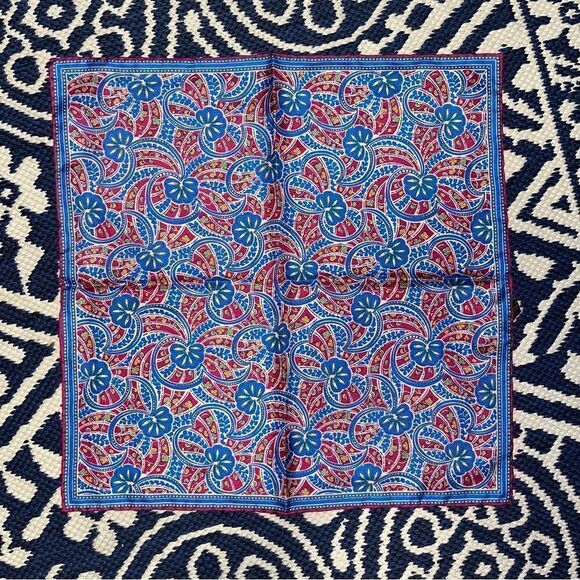 Allen Edmonds Silk Pocket Square - Picture 1 of 10